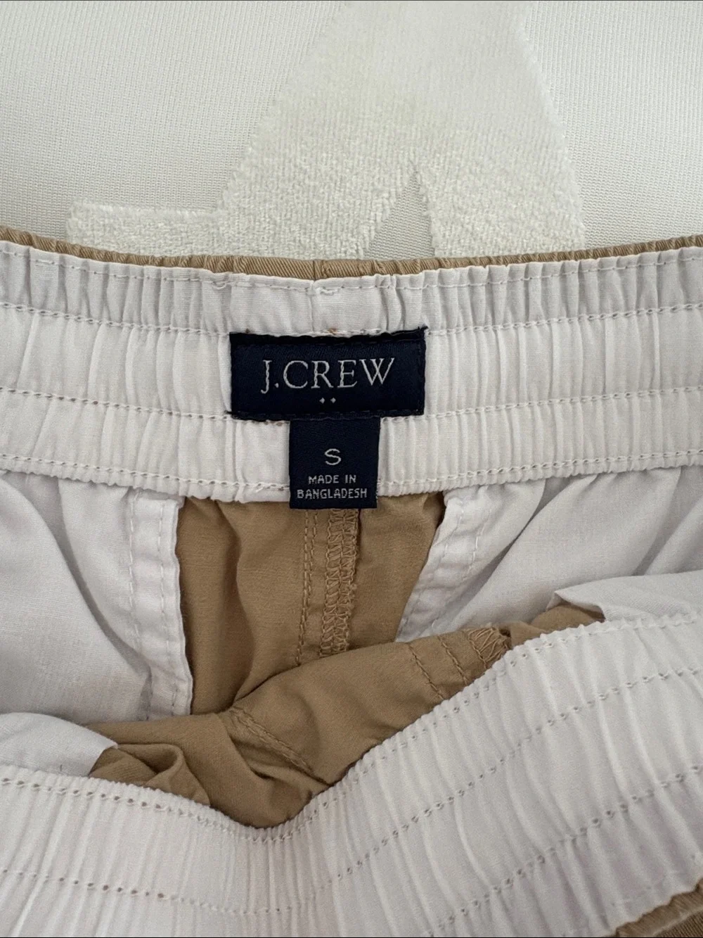 Men’s J. Crew Khaki Drawstring Athletic Shorts. Size Small